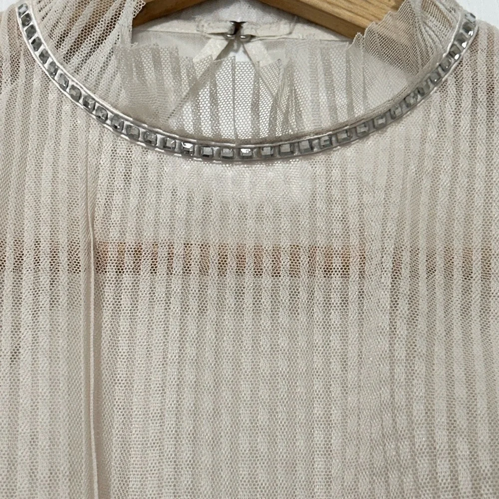 Victoria's Secret Cream Lace Top - Picture 3 of 12